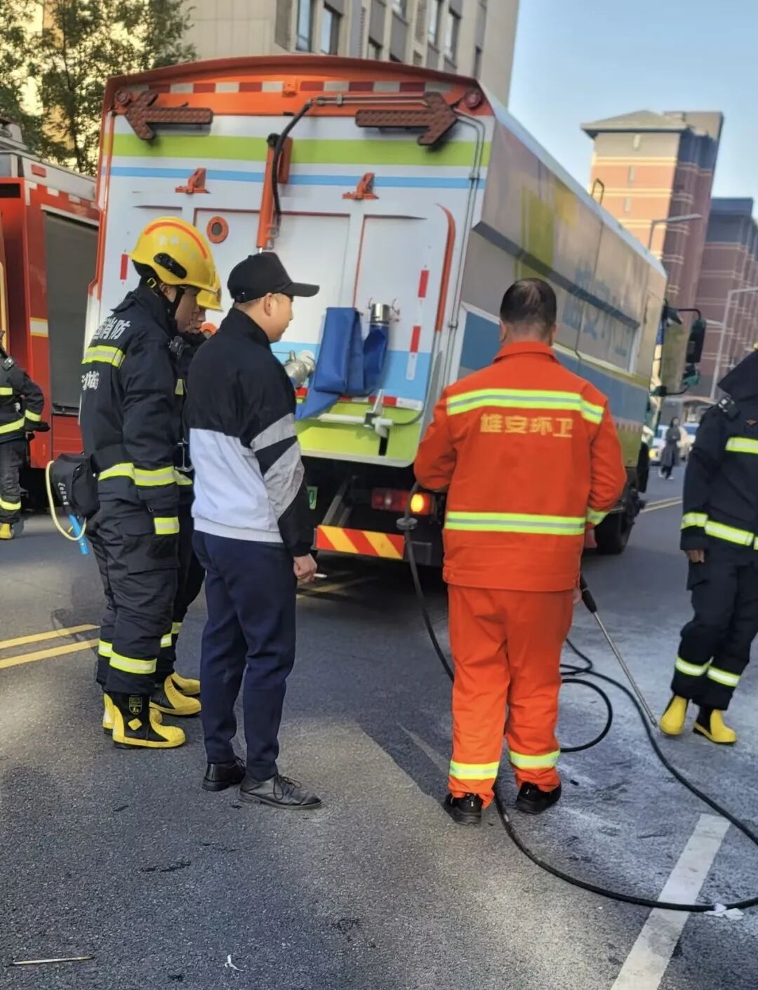 緊急時(shí)刻勇?lián)?dāng),平凡崗位綻風(fēng)采(圖3)