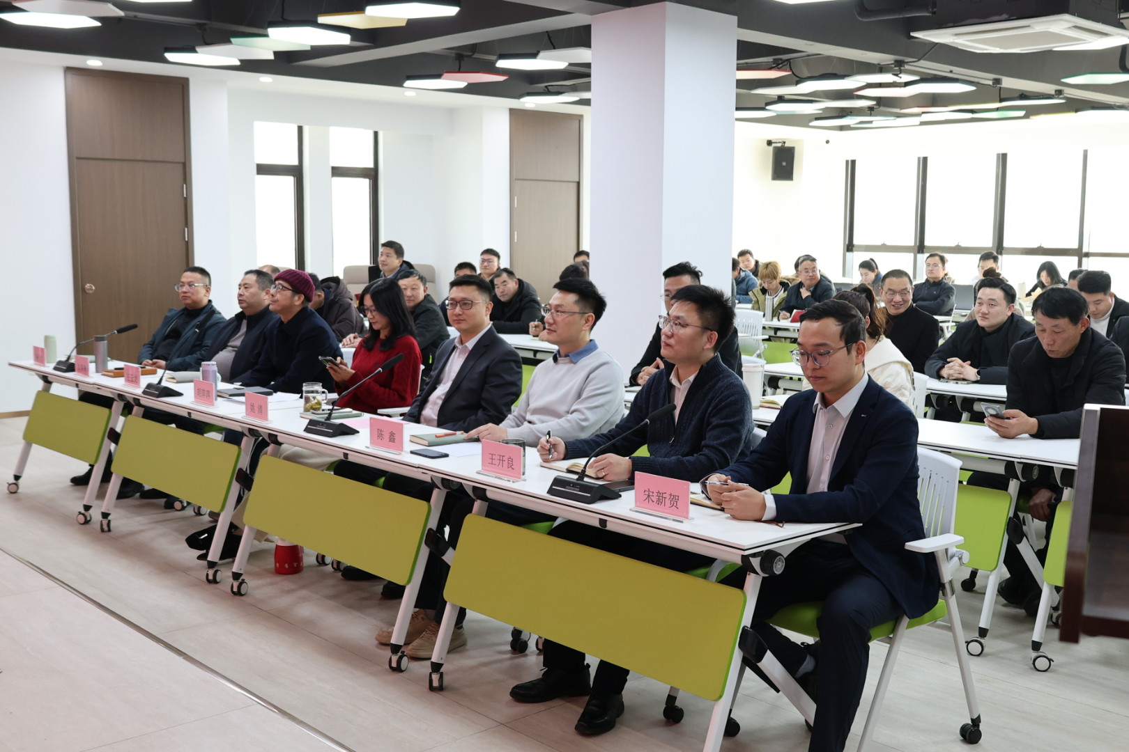 金鞍策馬 共赴新程｜鴻灌環境召開2025年度年終總結暨表彰大會(圖3)